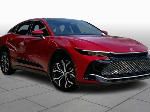 Used 2023 Toyota Crown Limited image 3