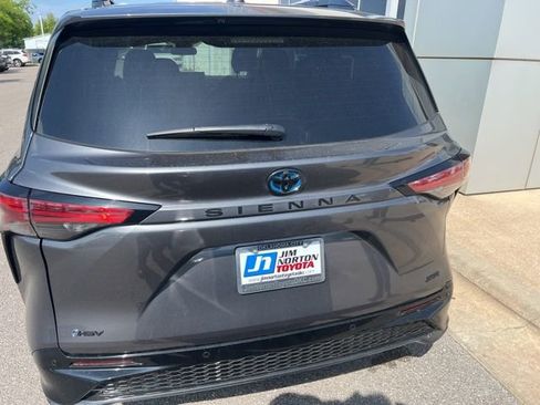 Used 2025 Toyota Sienna XSE w/ XSE Plus Package image 3