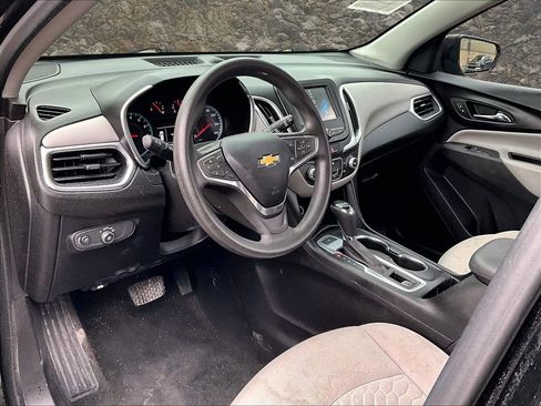 Used 2018 Chevrolet Equinox LS image 12