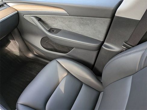 Used 2023 Tesla Model Y Long Range image 18