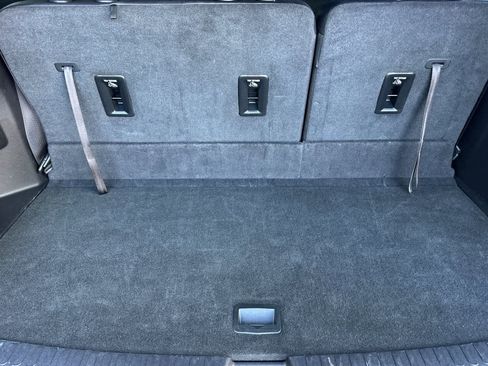 Used 2025 Chevrolet Traverse LT image 16