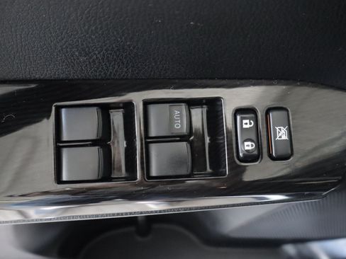 Used 2018 Toyota RAV4 SE w/ Power Extra Value Package AWD/4WD image 12