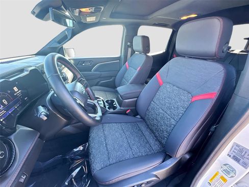 Used 2025 Chevrolet Colorado Z71 w/ Midnight Edition image 19