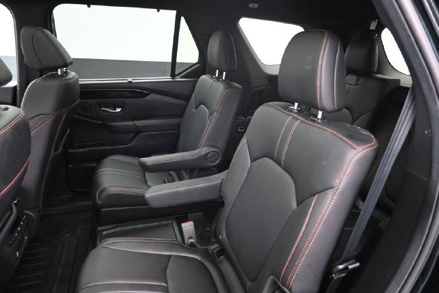 Used 2025 Honda Pilot TrailSport image 25