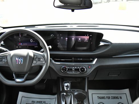 Used 2025 Buick Envista Preferred image 37