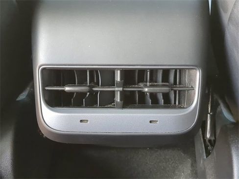 Used 2022 Tesla Model Y Performance image 17