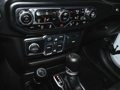 Used 2020 Jeep Wrangler Unlimited Sport AWD/4WD image 31