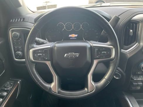 Used 2021 Chevrolet Silverado 1500 LT Trail Boss w/ Convenience Package II AWD/4WD image 3