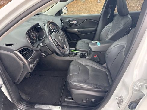 Used 2021 Jeep Cherokee Limited image 10