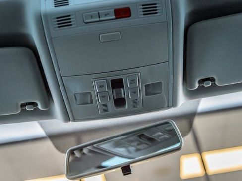 Used 2016 Volkswagen Golf S image 32