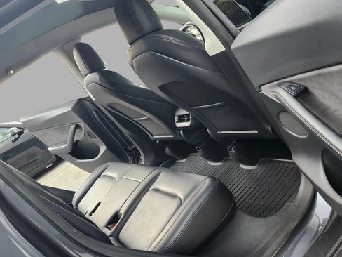 Used 2022 Tesla Model Y Long Range image 21