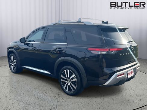 Used 2023 Nissan Pathfinder Platinum AWD/4WD image 4