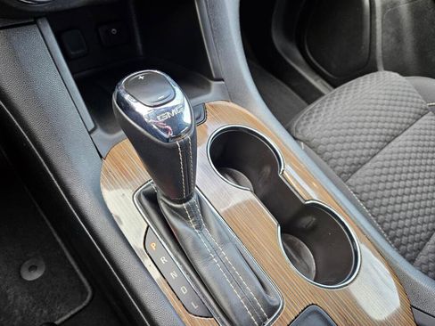 Used 2017 GMC Acadia SLE image 30