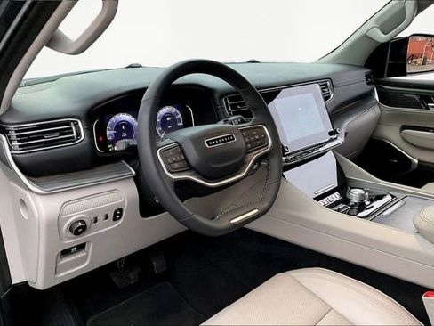 Used 2024 Jeep Wagoneer L Series II w/ Flexible Seating Group image 12