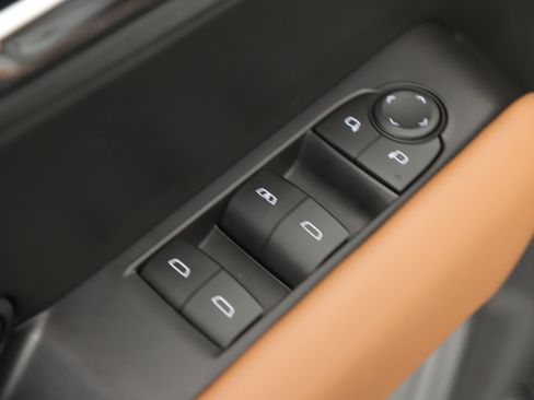 Used 2023 GMC Canyon AT4 w/ Technology Package image 9