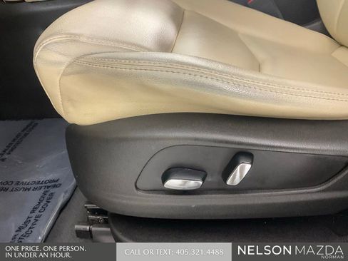 Used 2017 Cadillac XT5 FWD image 26