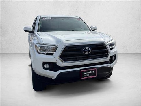 Used 2017 Toyota Tacoma SR5 w/ SR5 Appearance Package (SM) RWD image 3