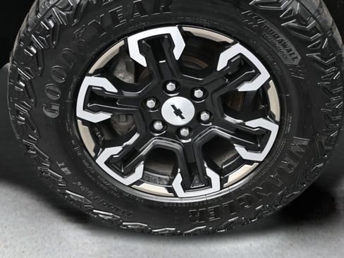 Used 2024 Chevrolet Silverado 1500 ZR2 w/ Technology Package AWD/4WD image 26