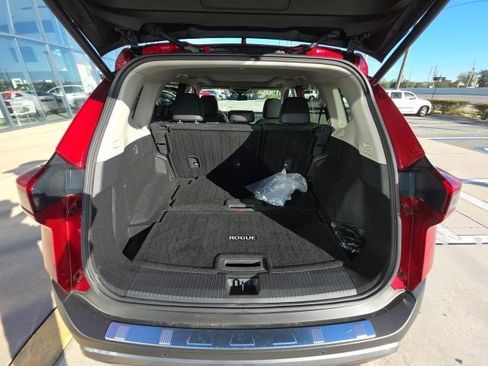 Used 2023 Nissan Rogue SL w/ SL Premium Package image 28