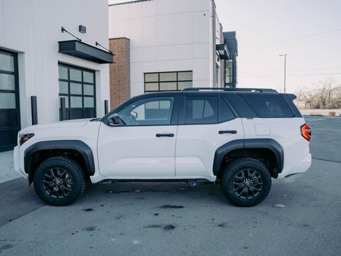 Used 2025 Toyota 4Runner SR5 image 6