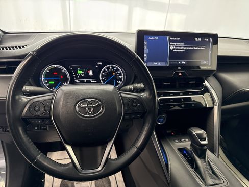 Used 2021 Toyota Venza Limited image 9