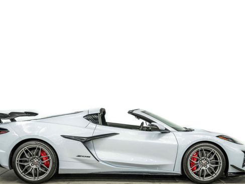 Used 2023 Chevrolet Corvette Z06 w/ Z07 Performance Package image 2