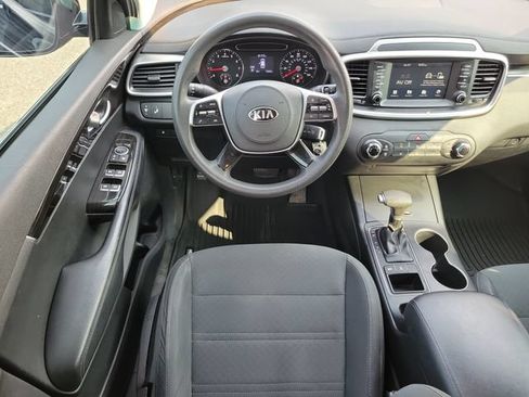 Used 2020 Kia Sorento LX AWD/4WD image 9