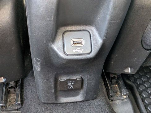 Used 2019 Jeep Renegade Trailhawk w/ LED Lighting Group AWD/4WD image 35