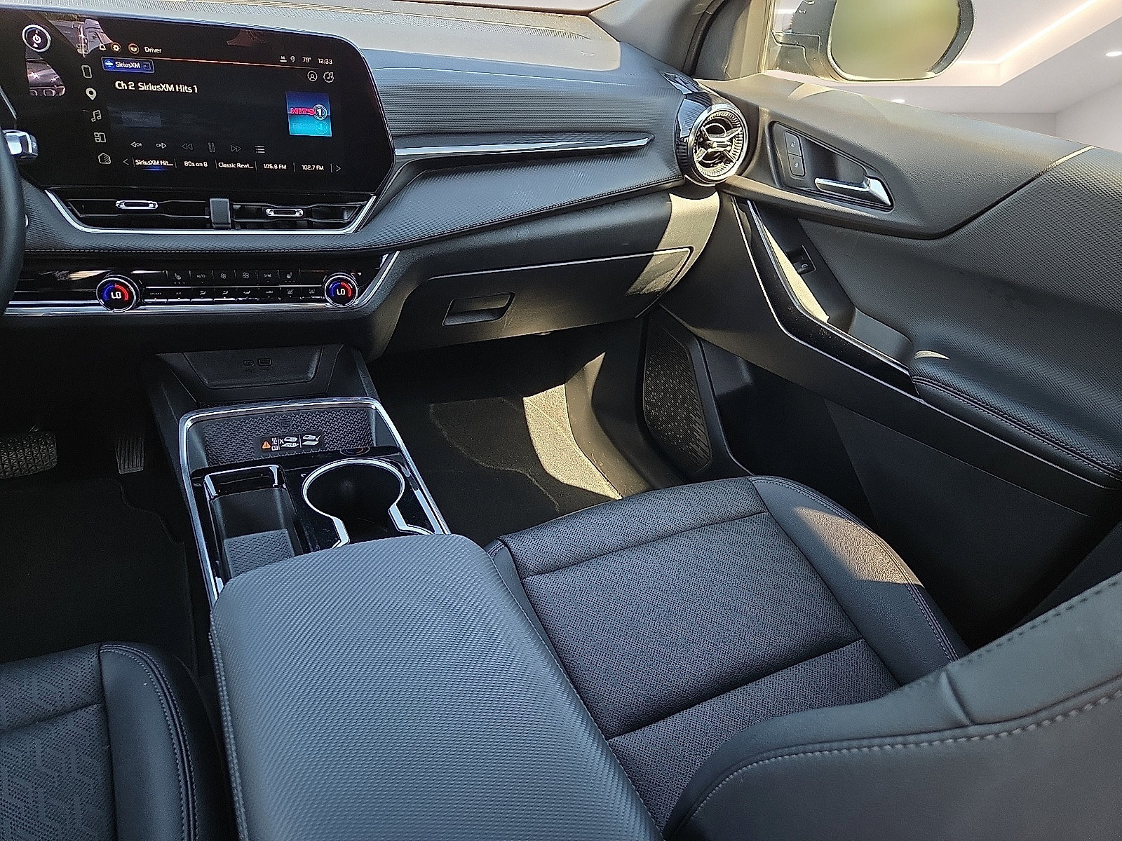 Used 2025 Chevrolet Equinox LT w/ Convenience Package II FWD image 12