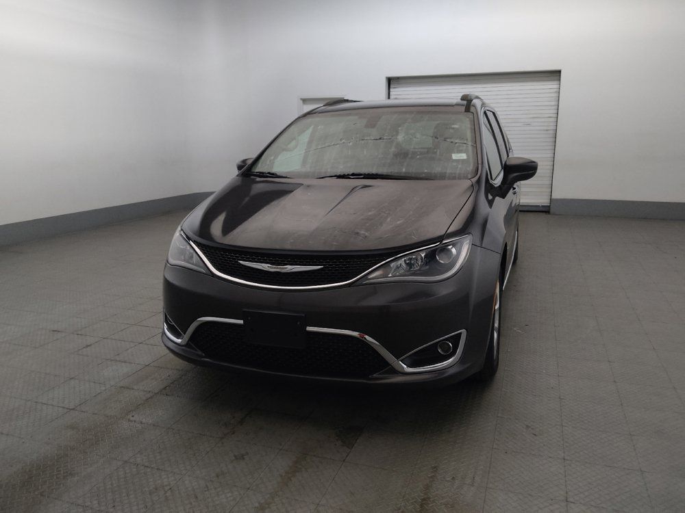 Used 2017 Chrysler Pacifica Touring-L w/ Tire & Wheel Group FWD image 15