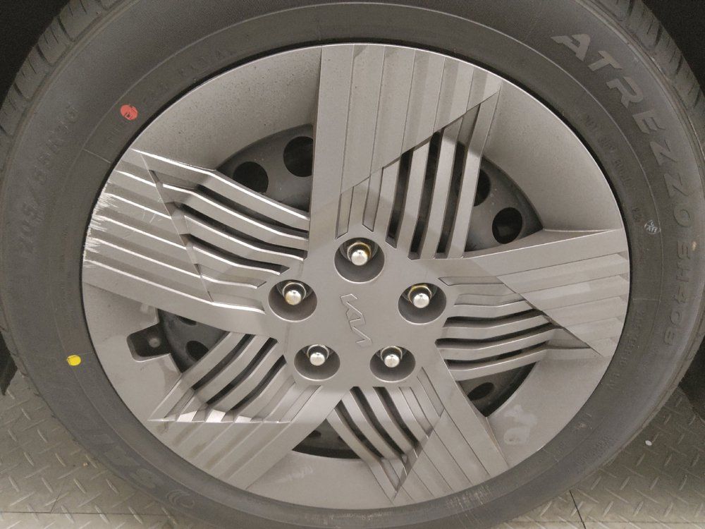 Used 2025 Kia K4 FWD image 31