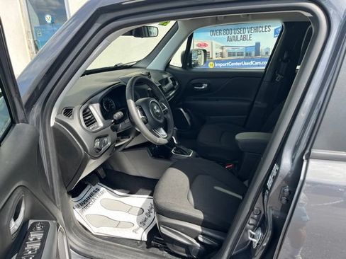 Used 2023 Jeep Renegade Latitude AWD/4WD image 9