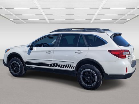 Used 2016 Subaru Outback 2.5i Premium image 3