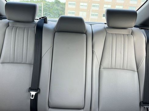 Used 2018 Honda Accord Touring image 12