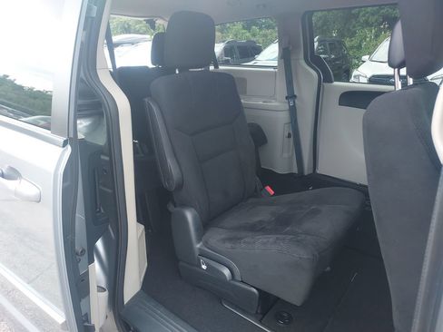 Used 2015 Dodge Grand Caravan SXT FWD image 31