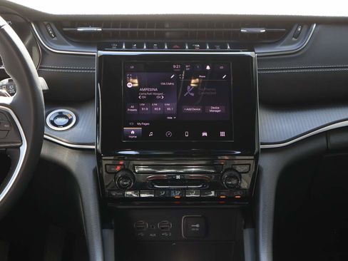 Used 2024 Jeep Grand Cherokee L Laredo RWD image 16
