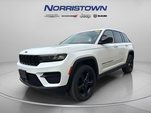 Certified 2023 Jeep Grand Cherokee Altitude AWD/4WD image 3