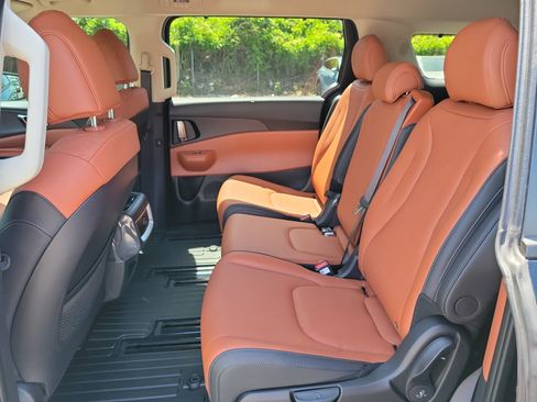 New 2026 Kia Carnival EX FWD image 11