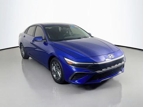Used 2024 Hyundai Elantra SEL FWD image 3