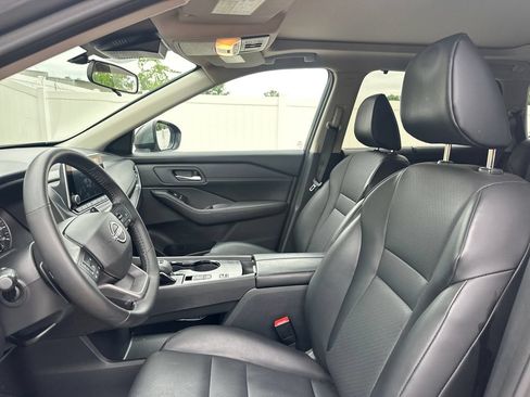 Used 2025 Nissan Rogue SV w/ SV Premium Package FWD image 43