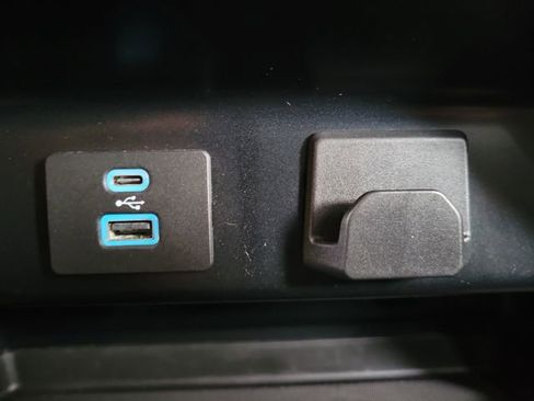 Used 2023 Ford F150 XLT image 11