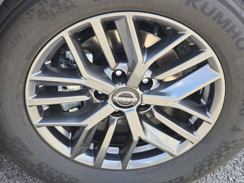 Used 2025 Nissan Rogue S image 3