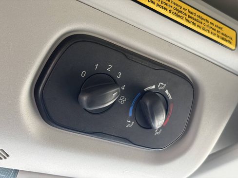 Used 2015 Ford Transit 150 XLT RWD image 34