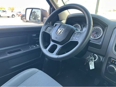 Used 2018 RAM 1500 Express RWD image 8