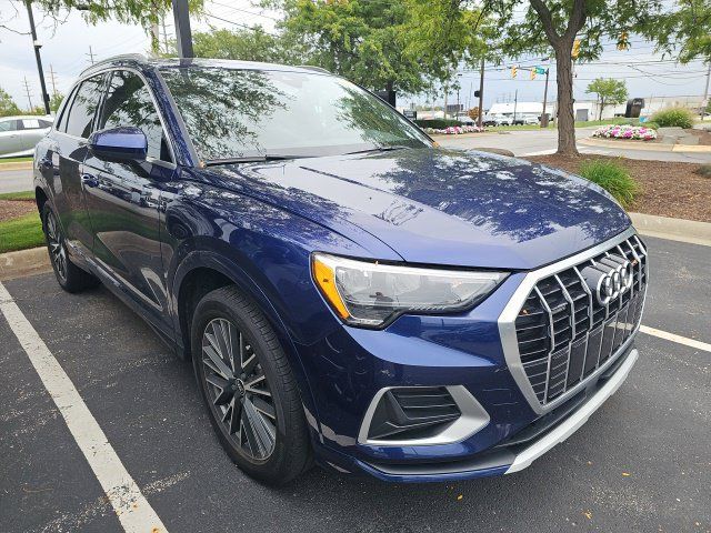Used 2022 Audi Q3 2.0T Premium w/ Convenience Package AWD/4WD image 2
