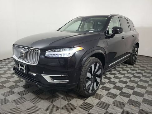Used 2025 Volvo XC90 T8 Ultra w/ Lounge Package AWD/4WD image 4