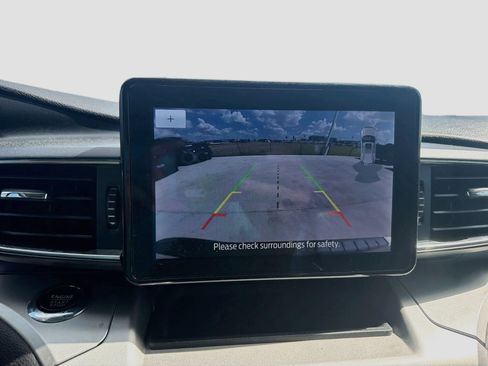 Used 2022 Ford Explorer XLT w/ Equipment Group 202A RWD image 19