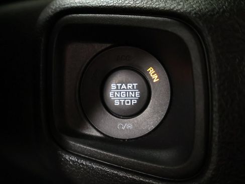 Used 2025 Jeep Wrangler Sport AWD/4WD image 30