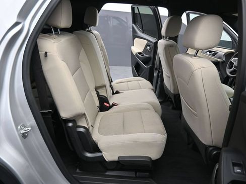 Used 2022 Chevrolet Traverse LS FWD image 20