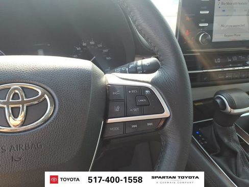 Used 2023 Toyota Sienna XLE w/ XLE Plus Package AWD/4WD image 19